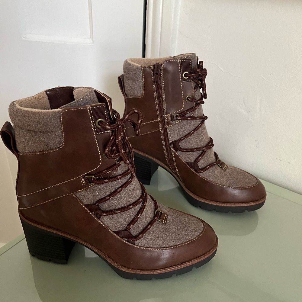 Brown Naturalizer water repellent, manmade leather boots. Size 8, NWT, no box